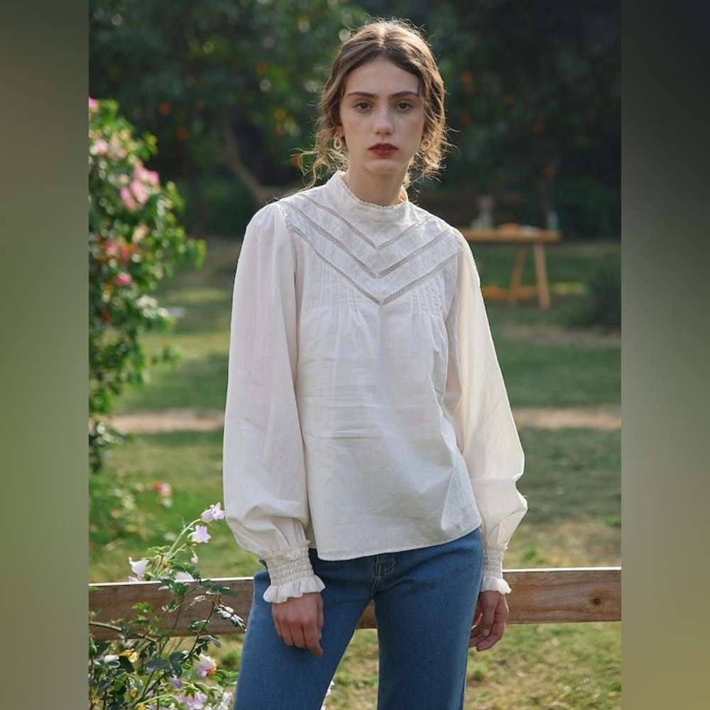 SOLD ON DEPOP Simple Retro Top